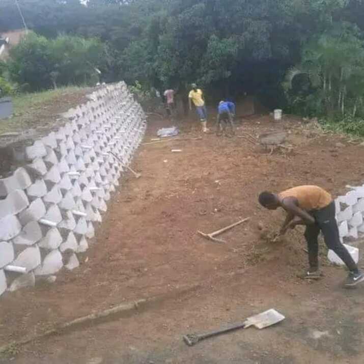 Retaining wall