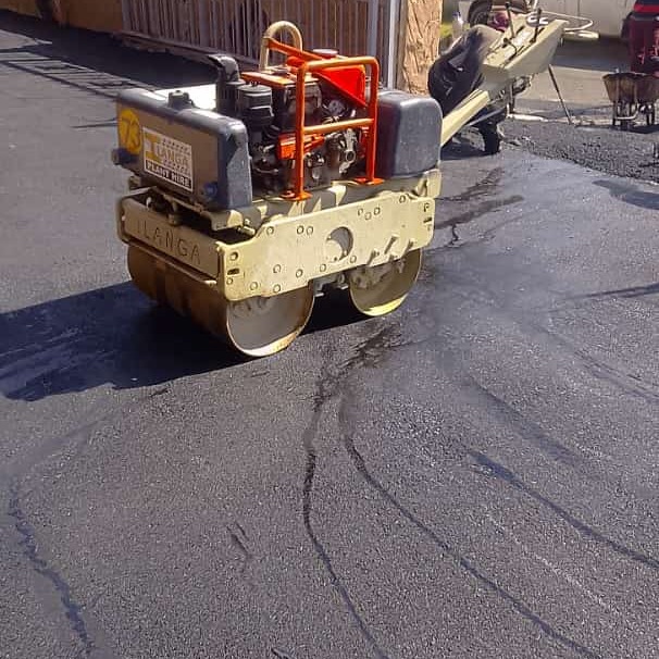 caption: Tarring (c) Siyakha Construction, /images/0/10042696/IMG-20240801-WA0031.jpg