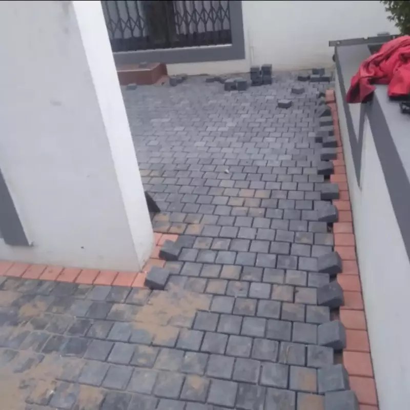 caption: Paving (c) Siyakha Construction, /images/0/9993806/1.webp